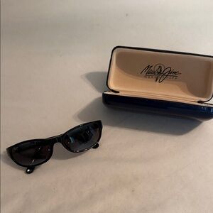 Maui Jim Glossy Black Cat-Eye Sunglasses with Case